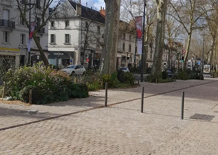 Chez Eric Le N2 Τουρ